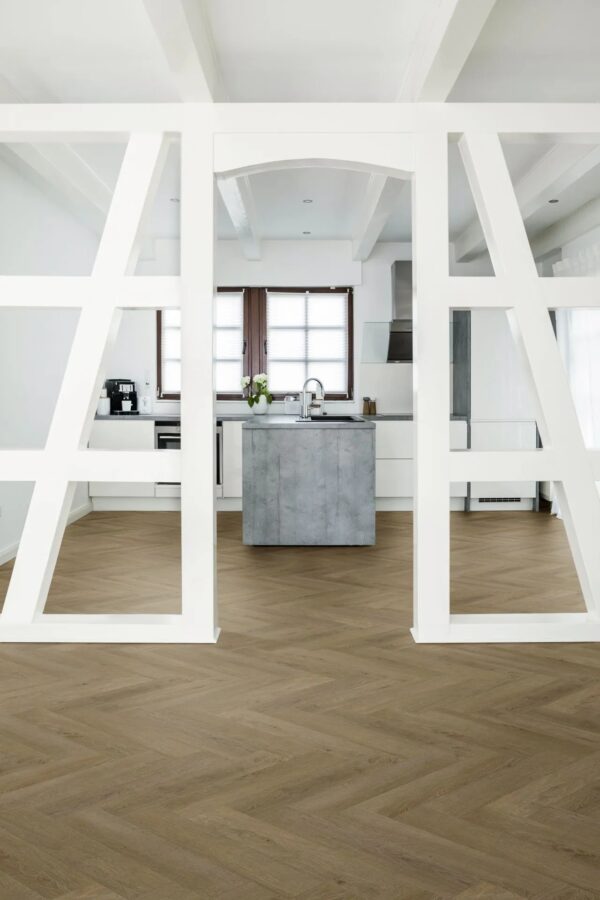 Balanced Oak Brown | LVT Balıksırtı - Görsel 3